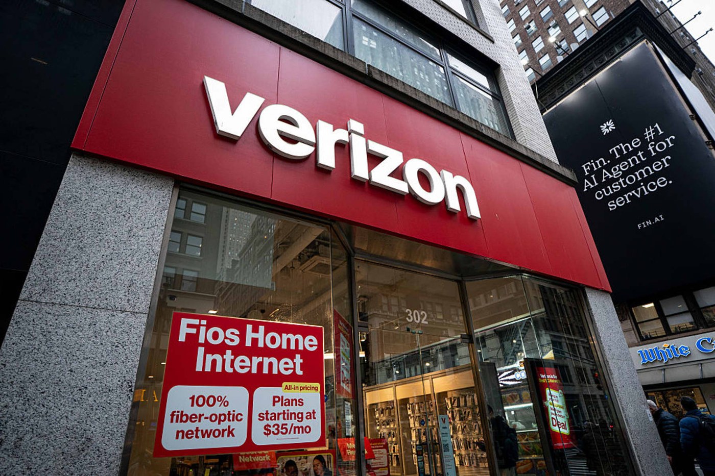 Verizon posts worst day since 2002 as SpaceX U.S. network plans whack cell provider stocks