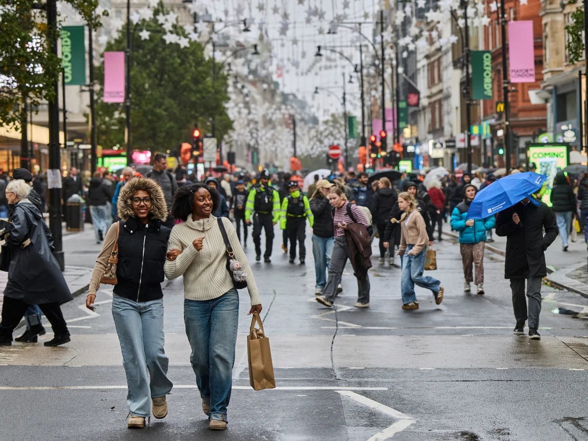 ‘It’s a better experience’: shoppers praise Oxford Street pedestrianisation