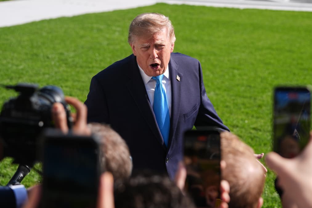 Trump offers U.S. help to Russia after plague death; WHO assesses the situation as low risk