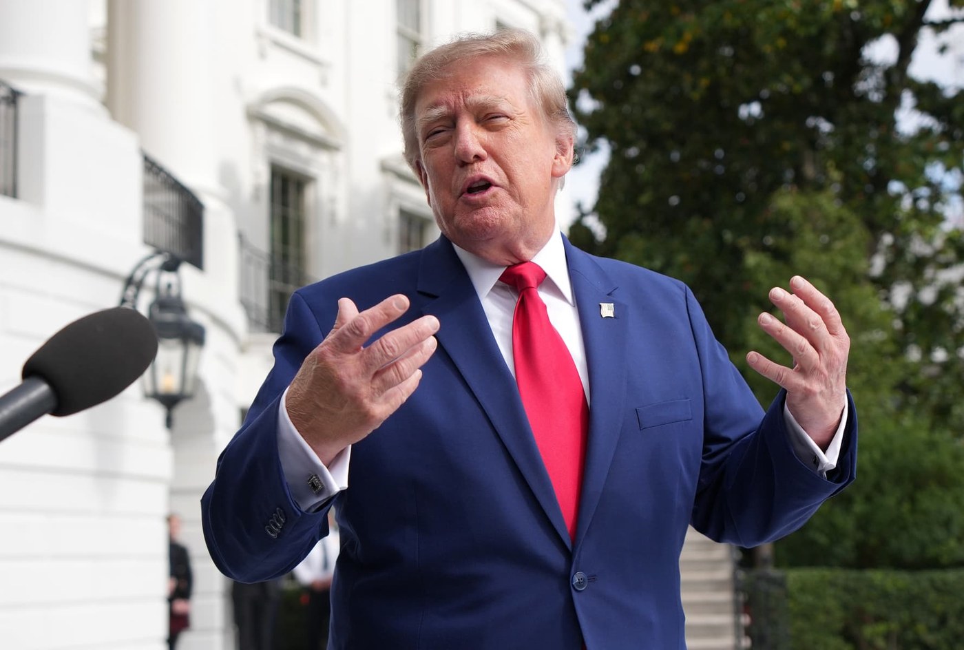 Trump says White House didn't order Starlink restrictions in Ukraine