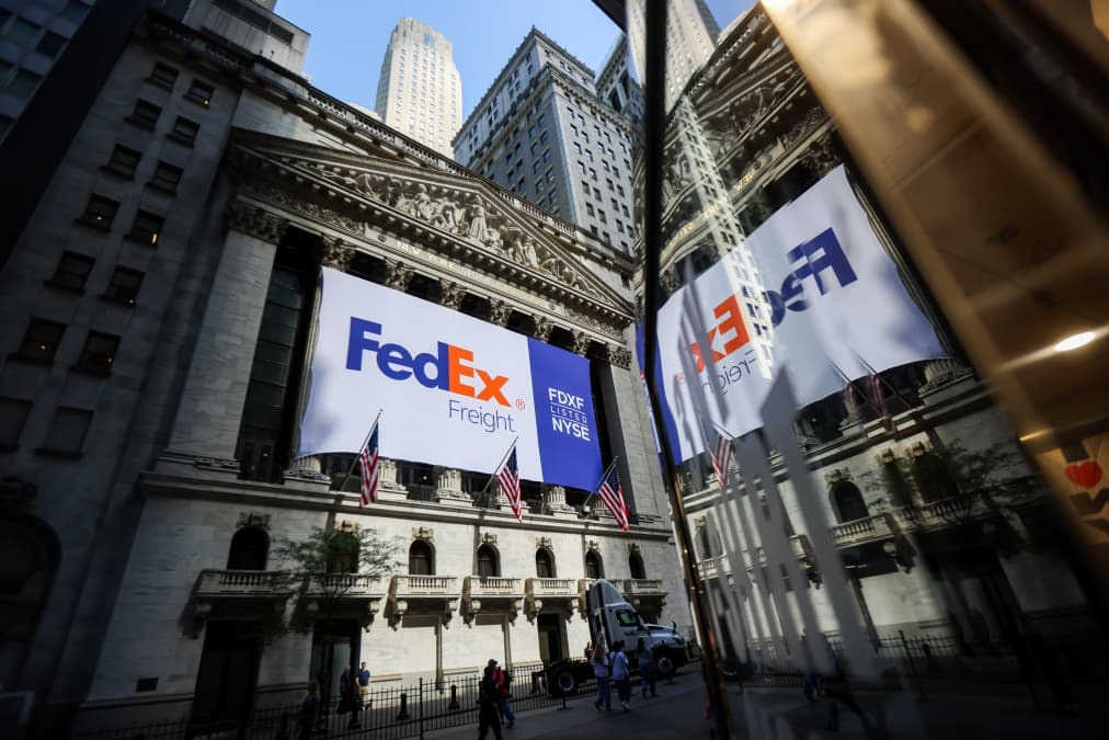 FedEx Freight takes a step forward in its independent journey. Here's why we like the stock