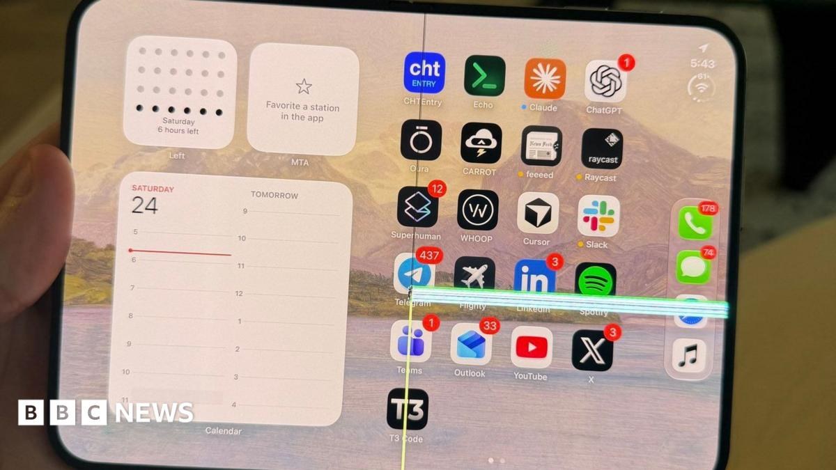 Apple says it will replace iPhone Duo handsets with screen problems