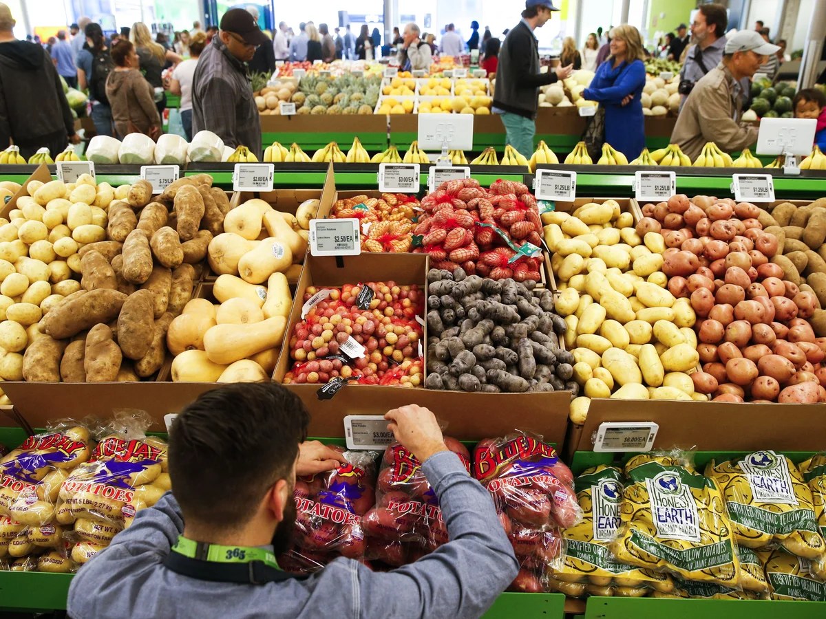 US inflation rose to 3.7% in September in blow to Republicans before midterms