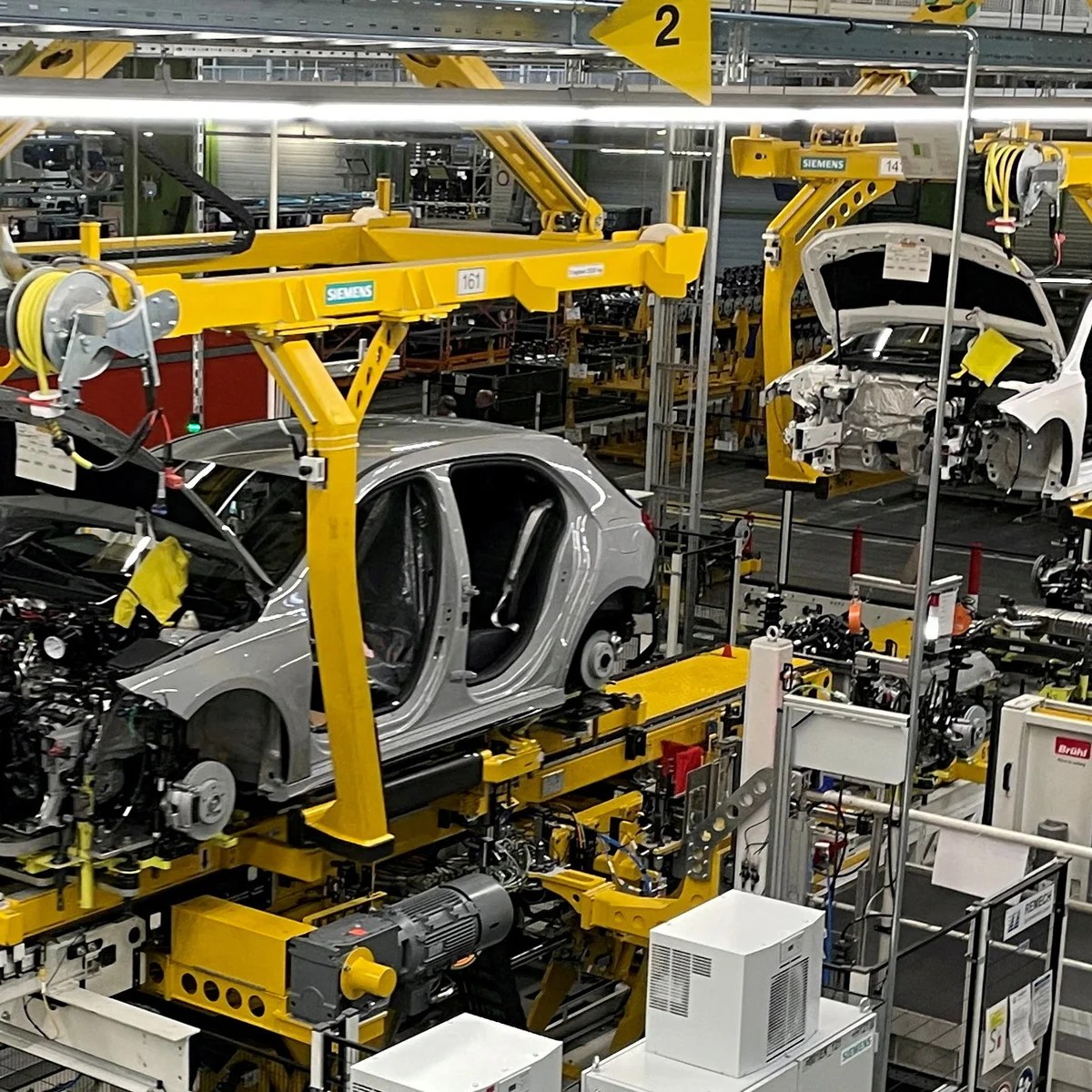 Excluding UK from ‘Made in Europe’ law will hurt entire EU car industry, Mercedes boss warns