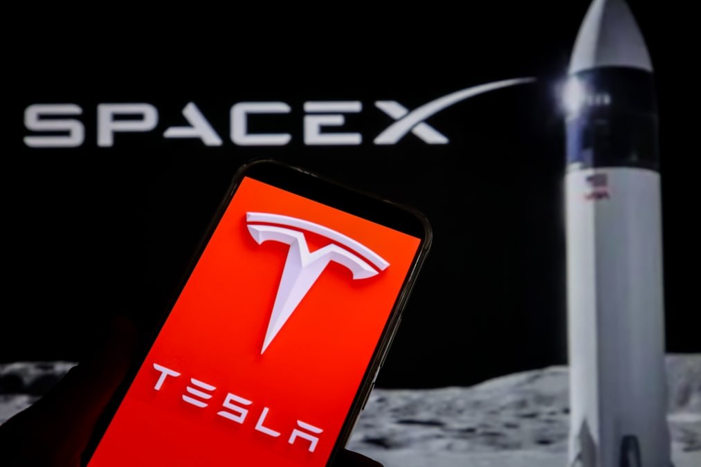 With earnings in rearview mirror, SpaceX-Tesla merger chatter takes center stage
